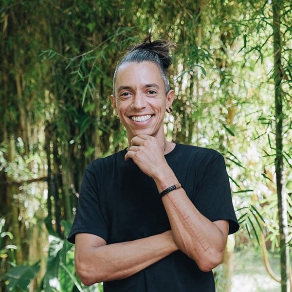 Luis E